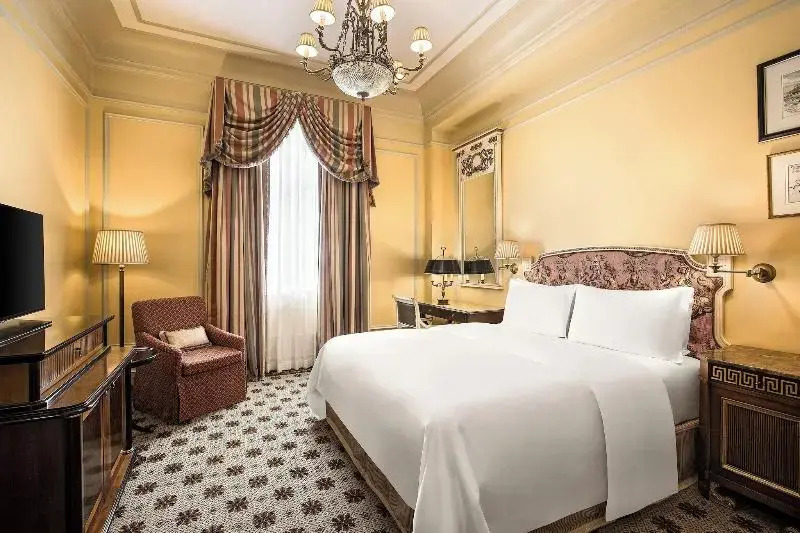 Двухместный номер Classic двуспальная кровать в Hotel Grande Bretagne, a Luxury Collection Hotel, Athens
