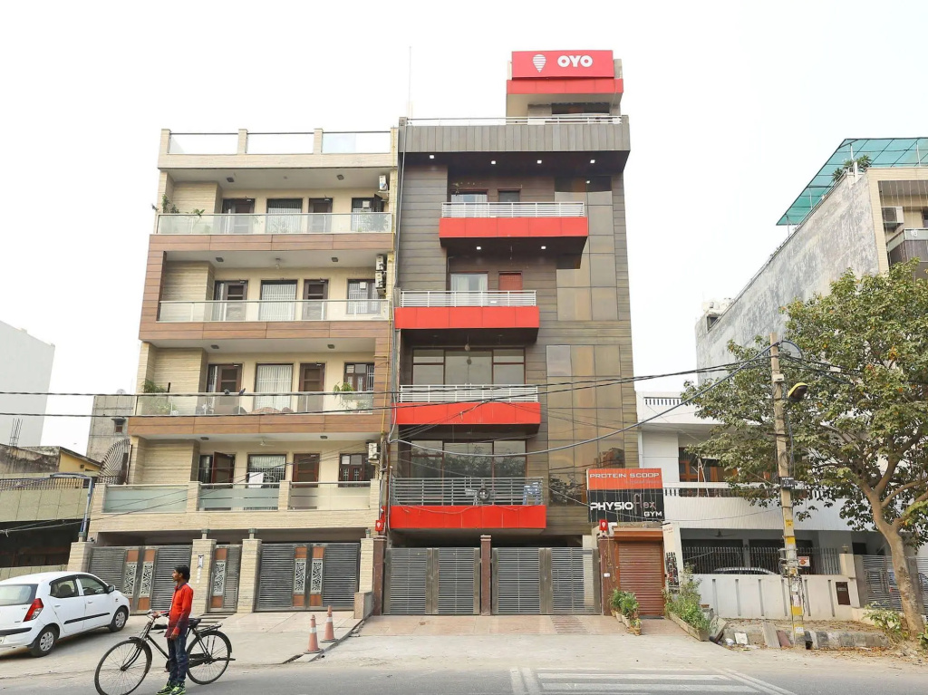 OYO Flagship 545 Rohini Pitampura