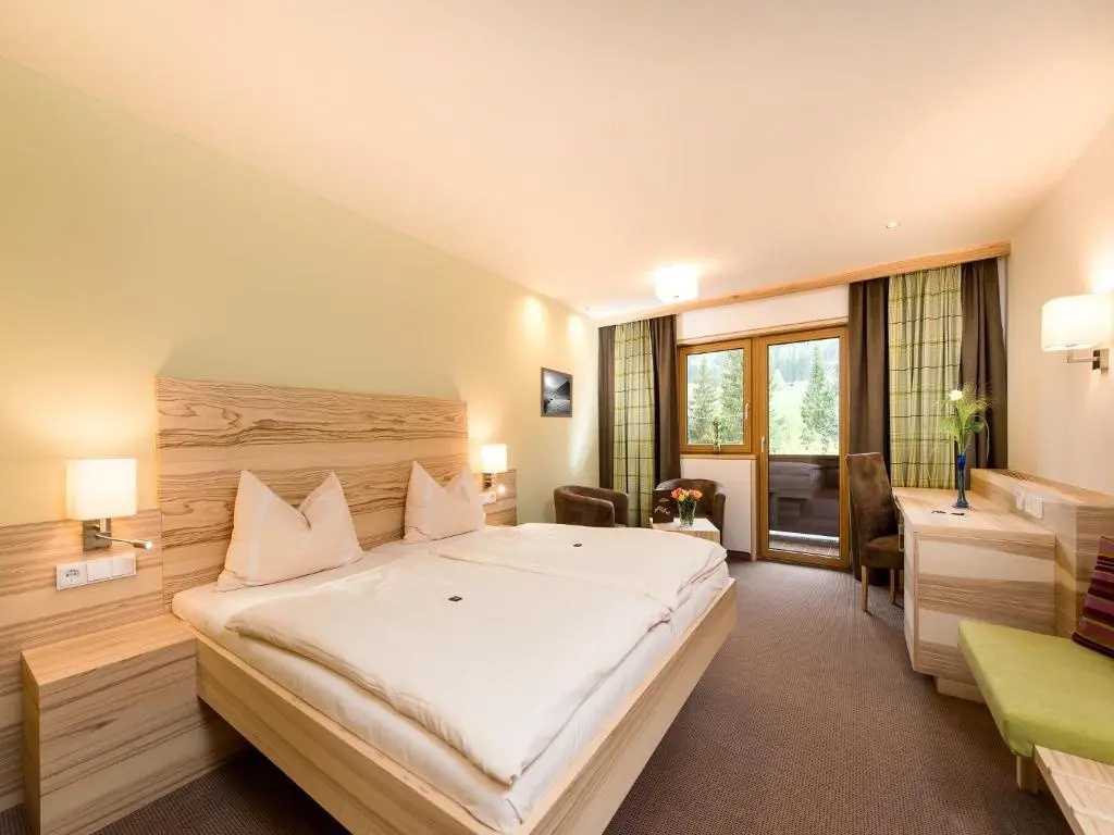 Standard Double room with balcony (full double bed)