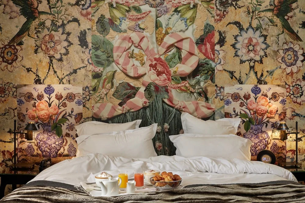 Hôtel du Petit Moulin, Haute Couture hotel by Lacroix 86