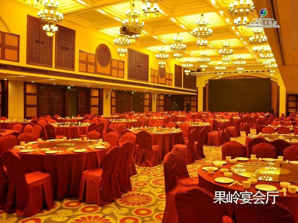 Zhongcheng Holiday Hotel - фото 2