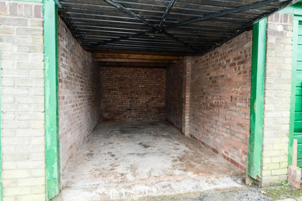 1 Bedroom Newton Apartment Wigan, A Walk to Albert Infirmary, Free Private Parking, Free WiFi