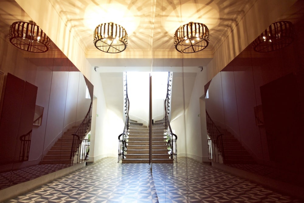 Lobby & Reception