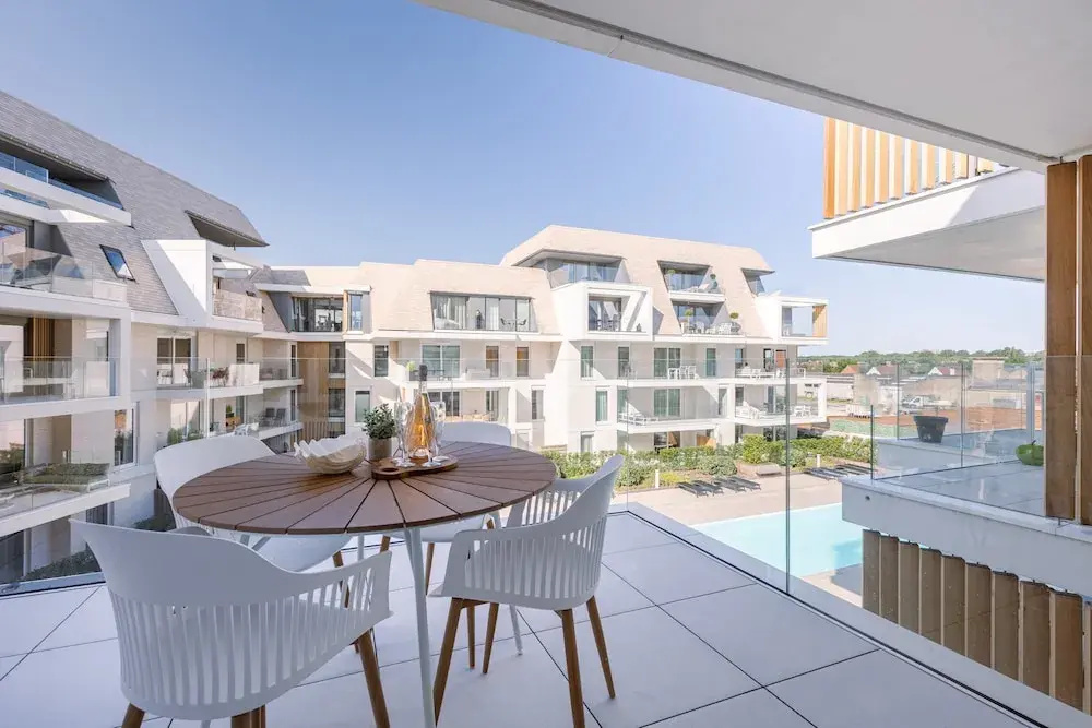 Beautiful Apartment With Pool Terrace and Parking