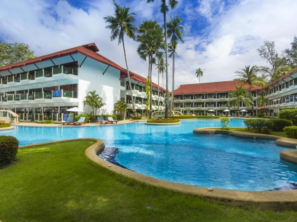 Курортный отель Amora Beach Resort Phuket — фото