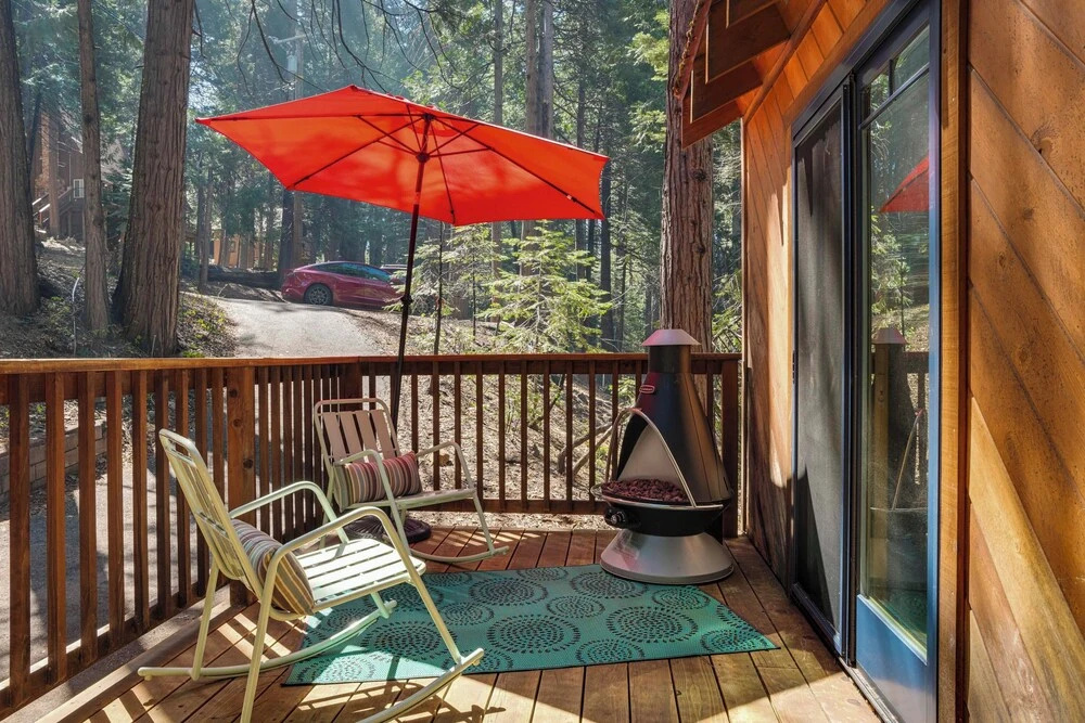 Dog-friendly Cabin 3 Mi to Big Trees State Park!