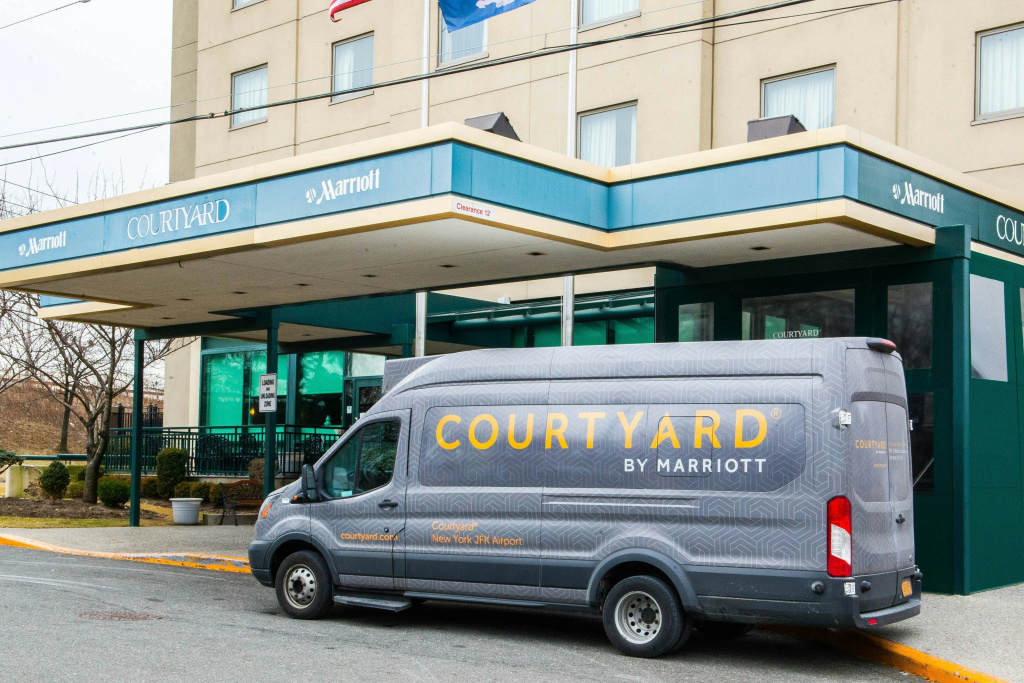 Courtyard by Marriott New York JFK Airport — фото