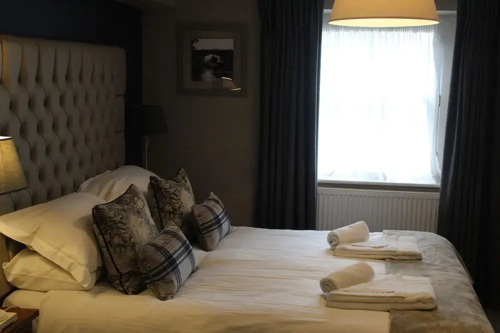Standard Double room with courtyard view (full double bed)