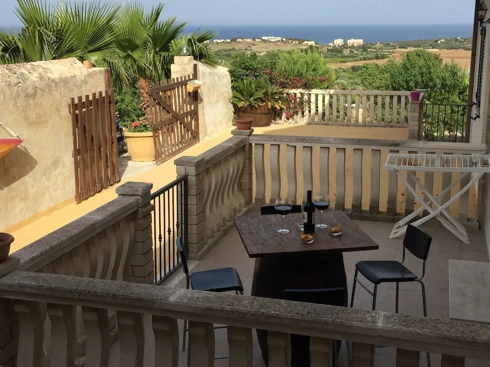 2 Bedrooms Family Apartment with sea view