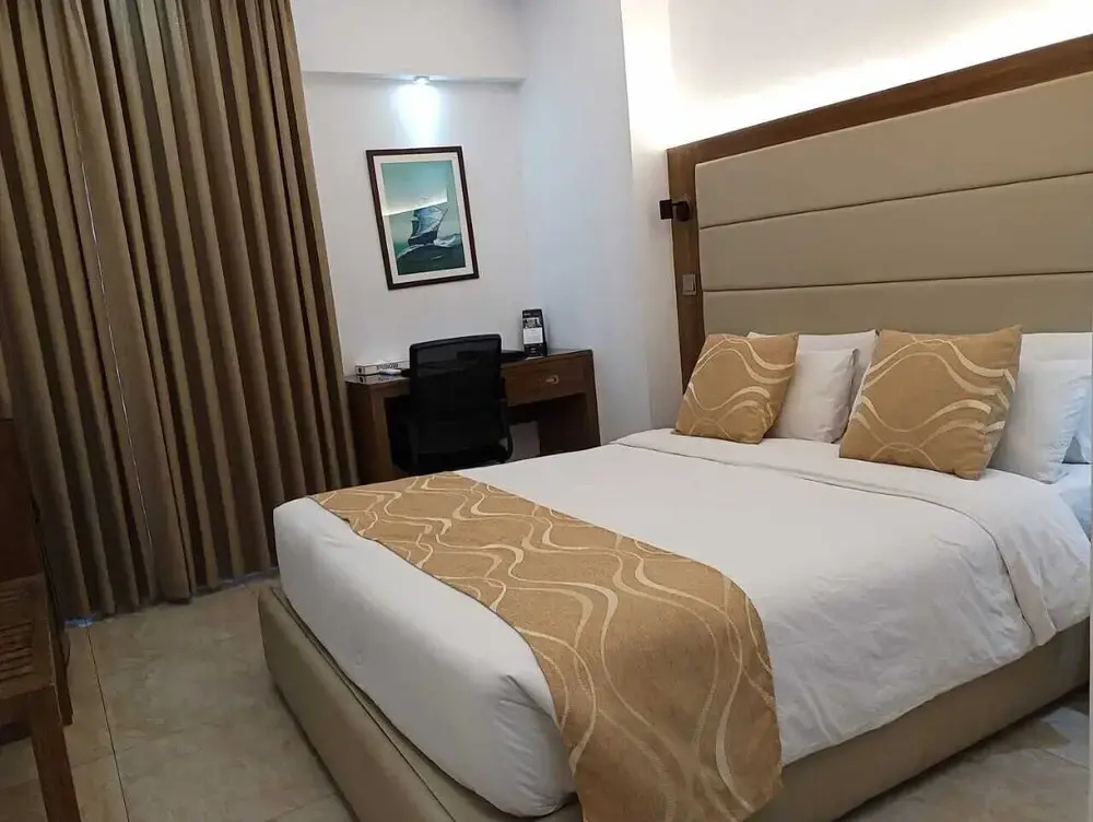 Business Double room with city view (full double bed)