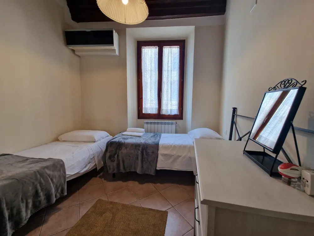 Mezzo 8 in Firenze With 2 Bedrooms and 1 Bathrooms