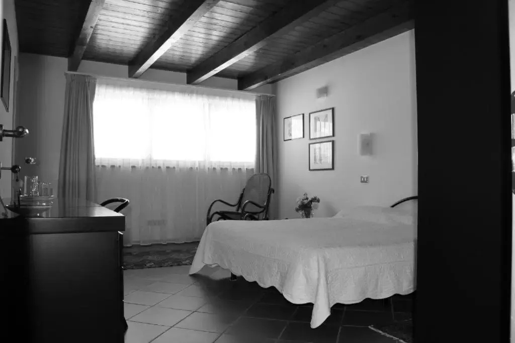 Standard Double room with garden view (full double bed)