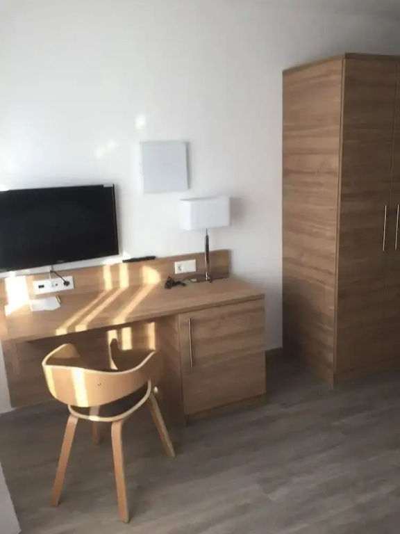 Economy room