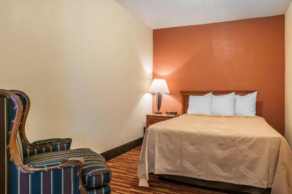 Double Suite (full double bed)