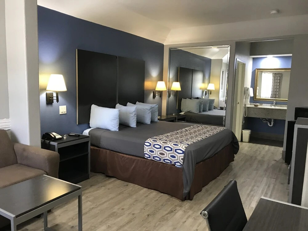 Номер Standard в Camelot Inn & Suites Veterans Memorial NW Houston