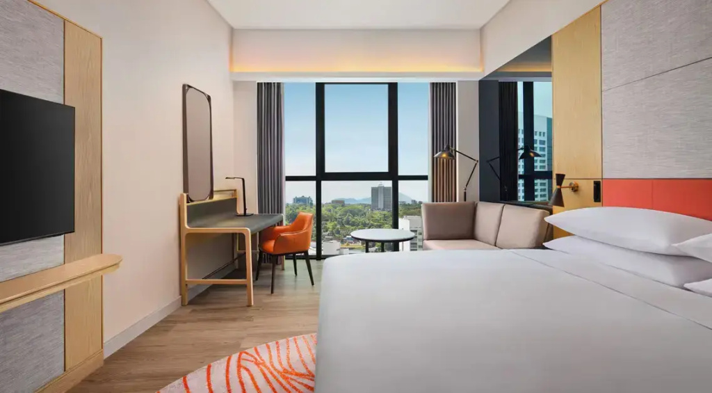 Superior Double room with city view (full double bed)