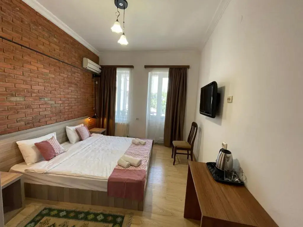 Deluxe Double room with balcony (full double bed)