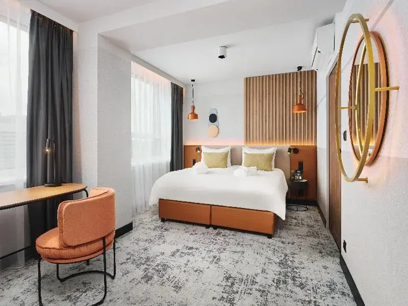 Double Suite (full double bed)
