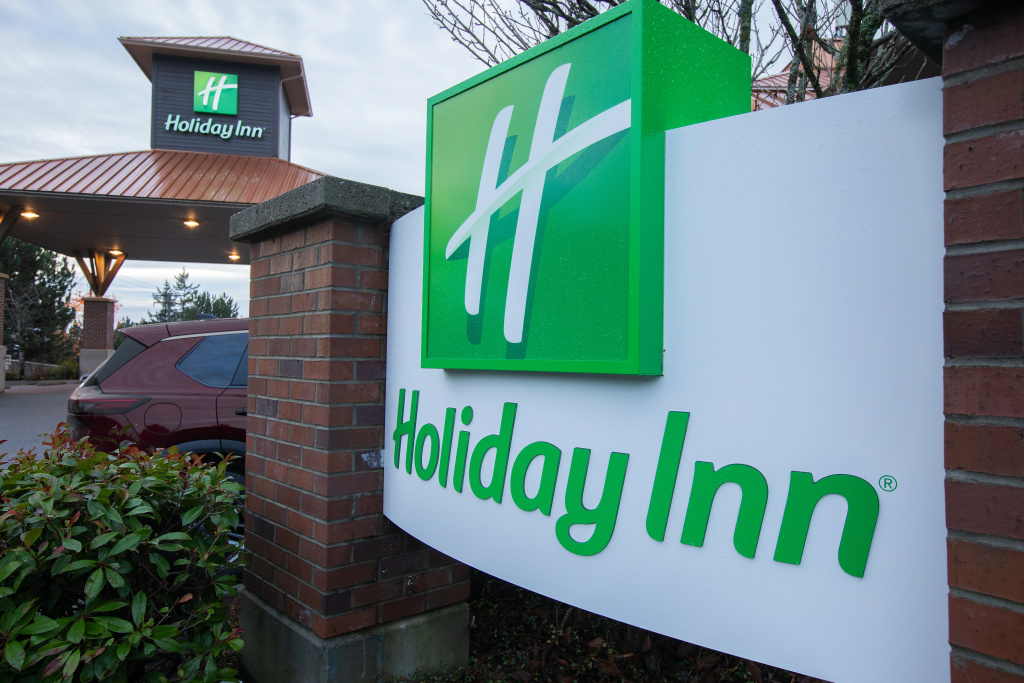 Holiday Inn Victoria Elk Lake by IHG