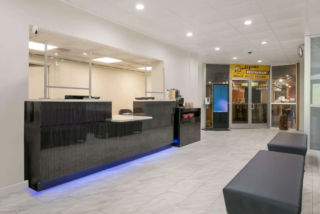 Lobby & Reception