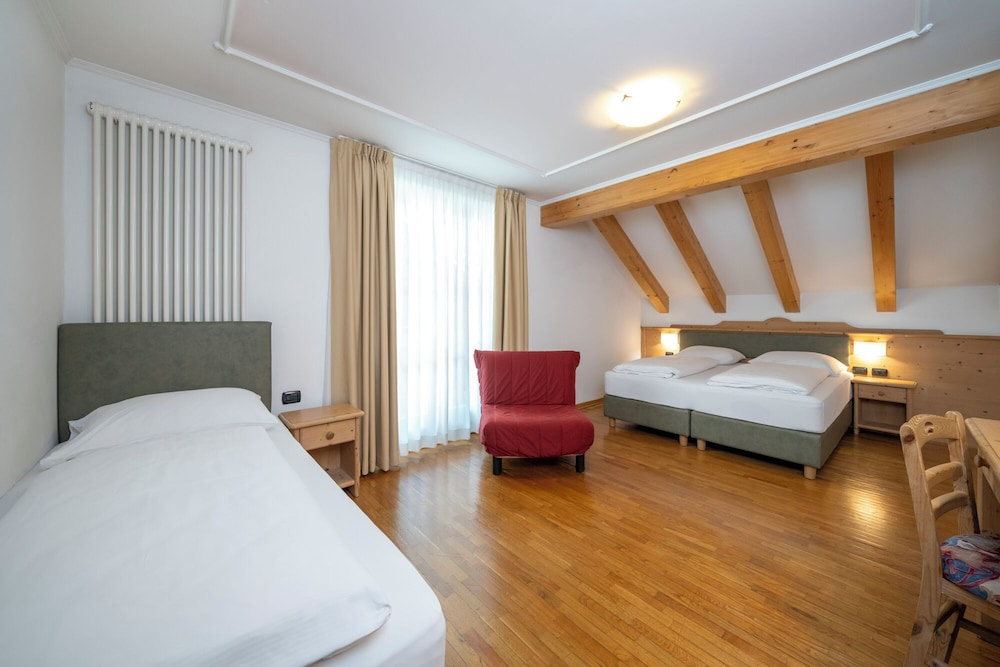 Standard Triple room with balcony