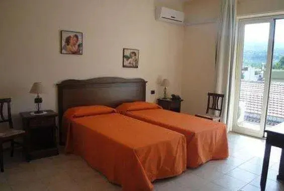 Economy room