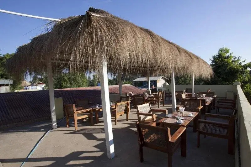 New Wave Hotel - Général