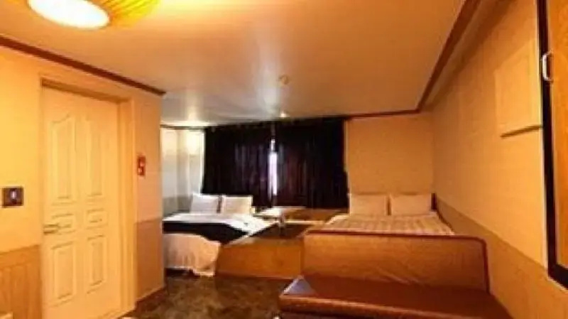 Riverside Cozy Hotel