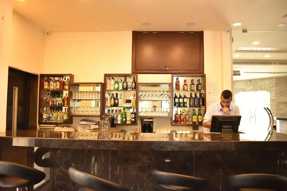 Sea View Hotel - фото 2