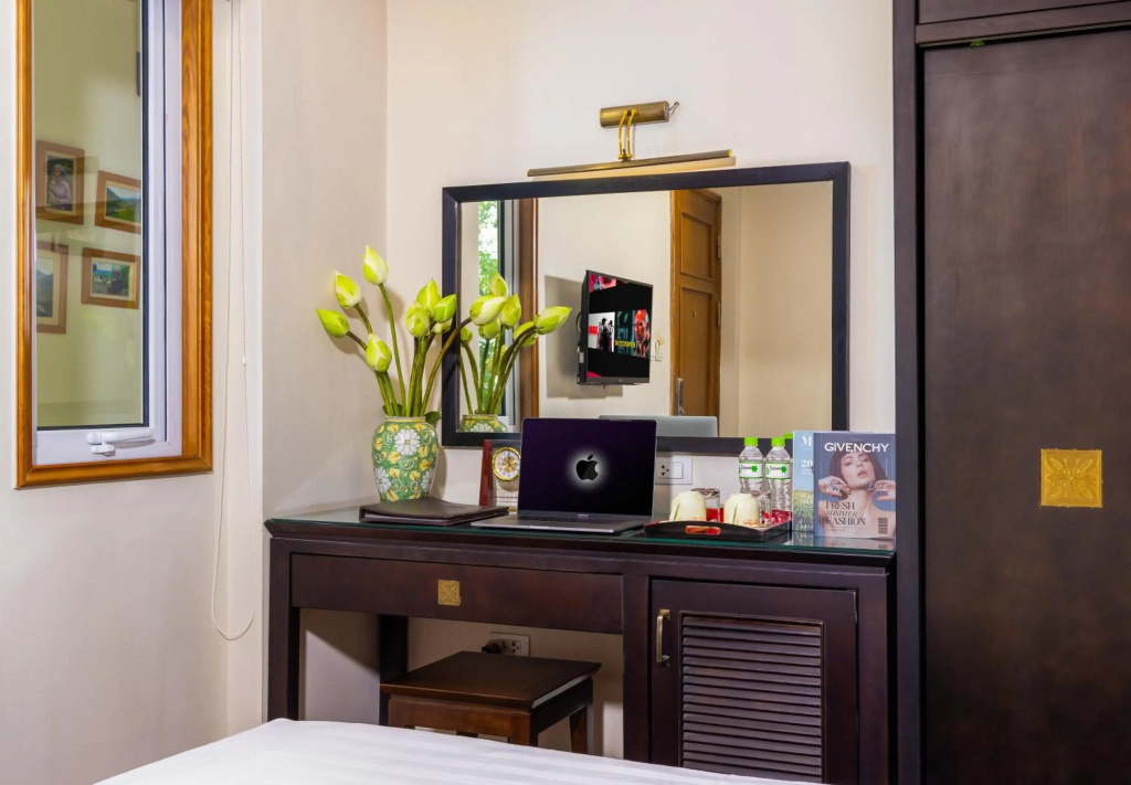 Centre Point Hanoi Hotel — 3