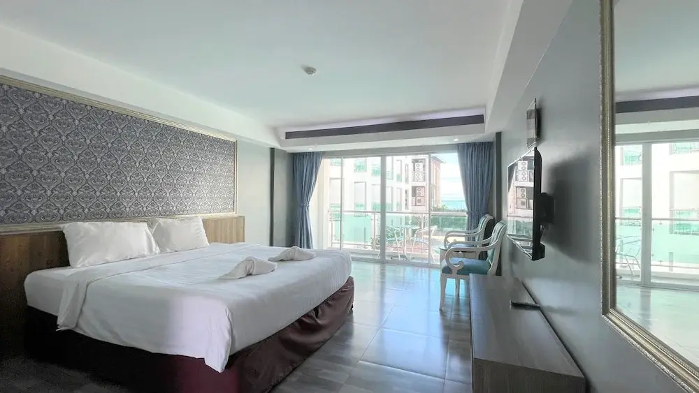 Deluxe Double room with balcony and with sea view (full double bed)