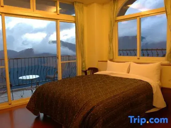 Standard Double room with balcony (full double bed)