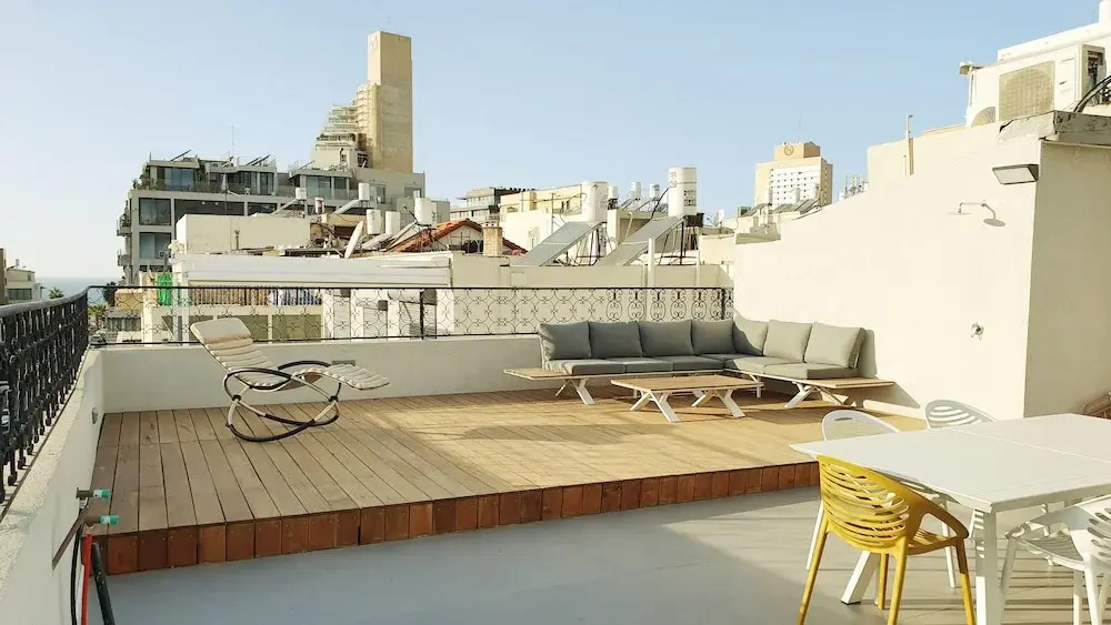 New 3 Bedroom Huge Roof Top 3 min Beach TL57