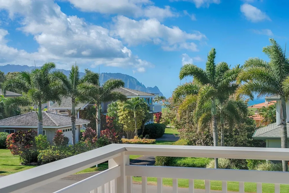 Makana Pool House 5 Bedroom Home by RedAwning, Princeville