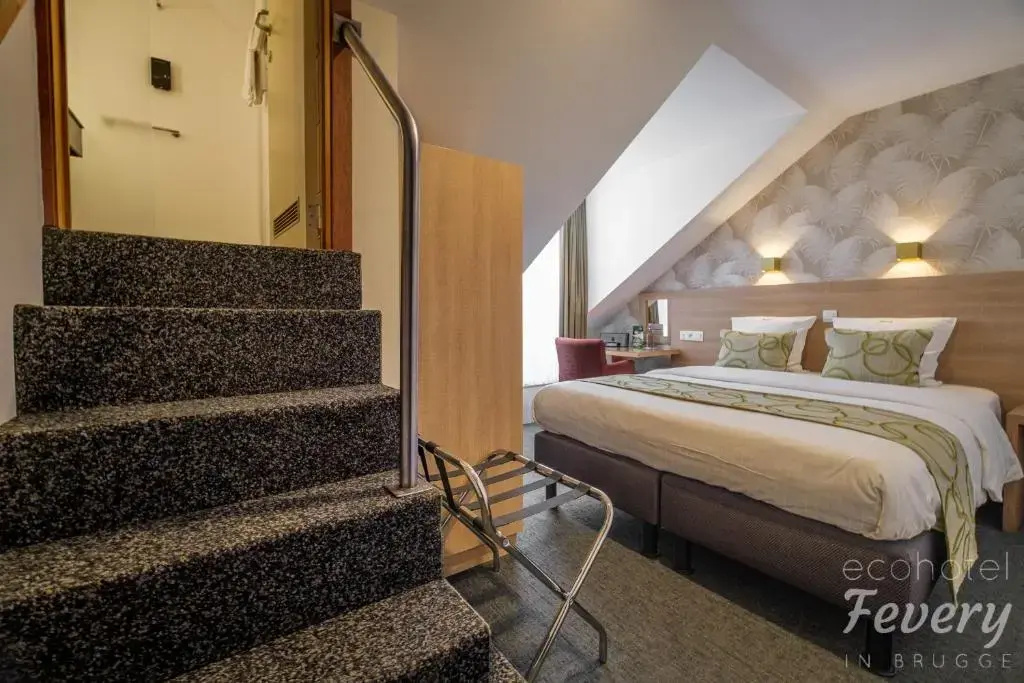 Standard Double room with balcony (full double bed)