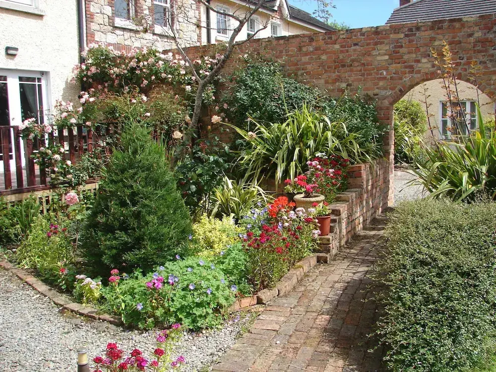 Courtyard HC No 8