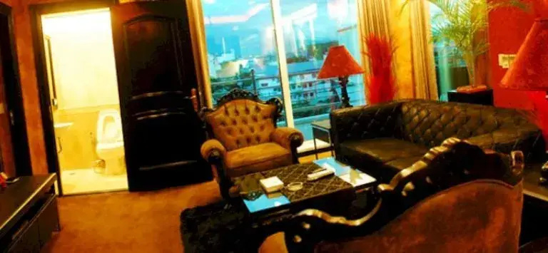 Fields Plaza Suites - фото 5