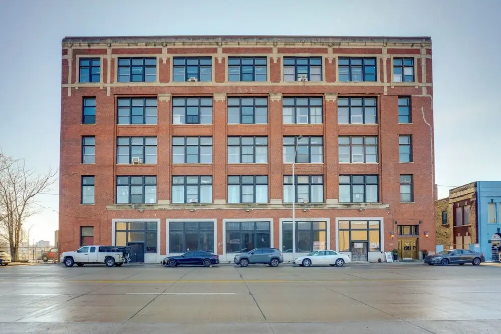 1 Mi to Dtwn! Riverside Corktown Loft on 2nd Floor