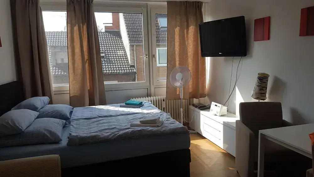 Deluxe Studio