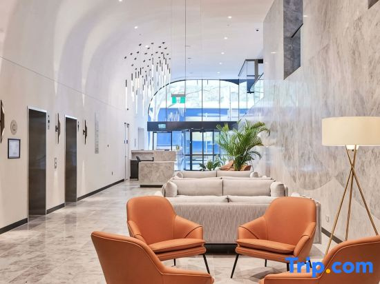 Boutique 1B2B HighRise Condo in CBD