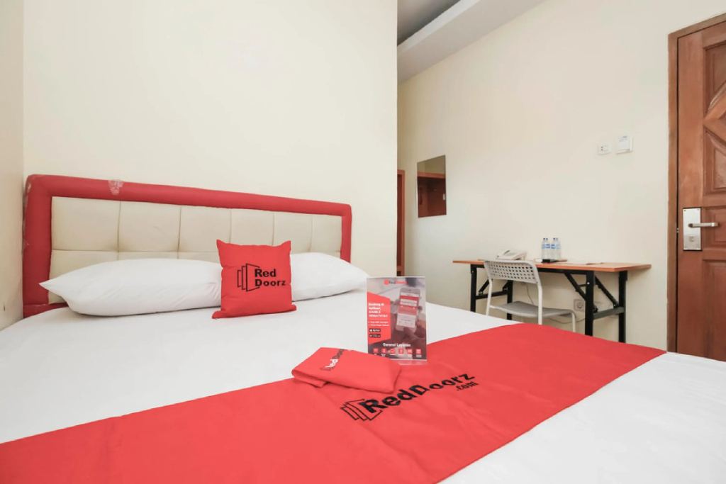 RedDoorz Plus @ Jalan Pemuda Jakarta - Chambres