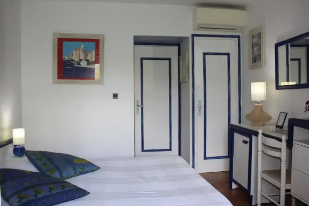 Standard Double room with balcony (full double bed)