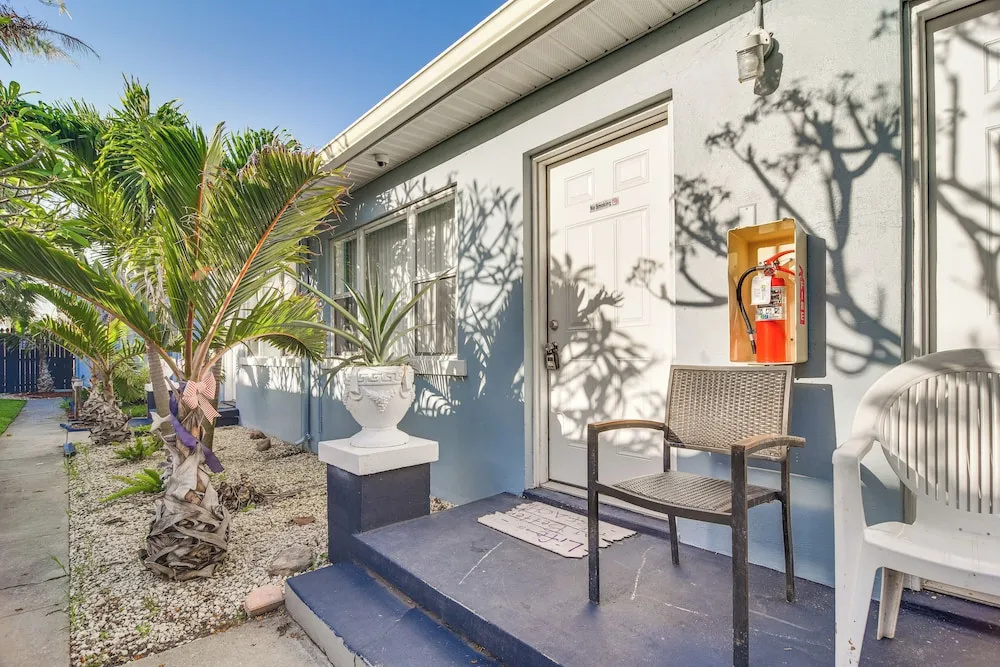 Central Location! Walkable Studio in St Pete Beach