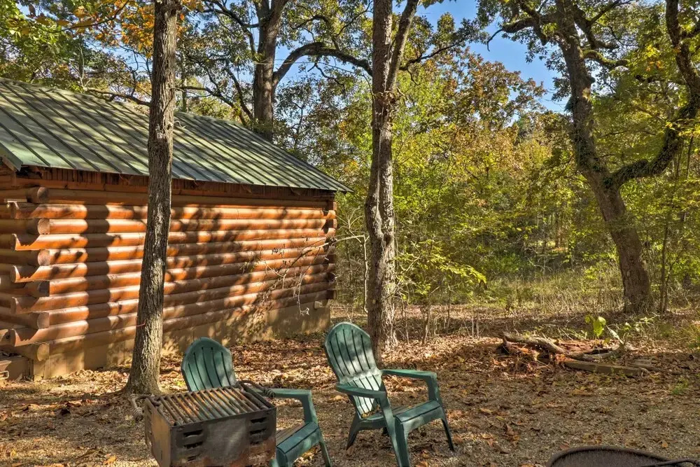 Peaceful Cabin w/ Hot Tub - Near Broken Bow Lake!