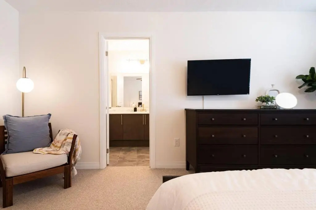 Cherry Heights Haven: Delightful Designer Townhome