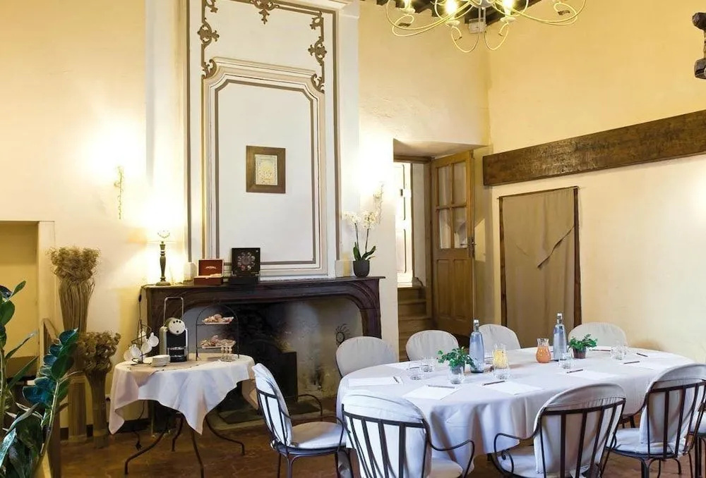 Hôtel Restaurant Les Remparts - Général