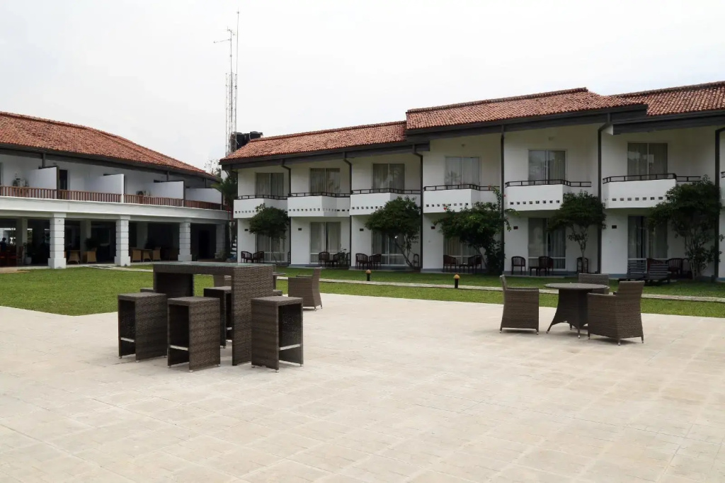 Hibiscus Beach Hotel And Villas