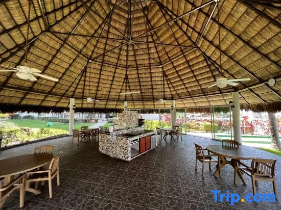 Beachfront 2 BR apartment in Playa Royale Towers in Nuevo Vallarta, MX