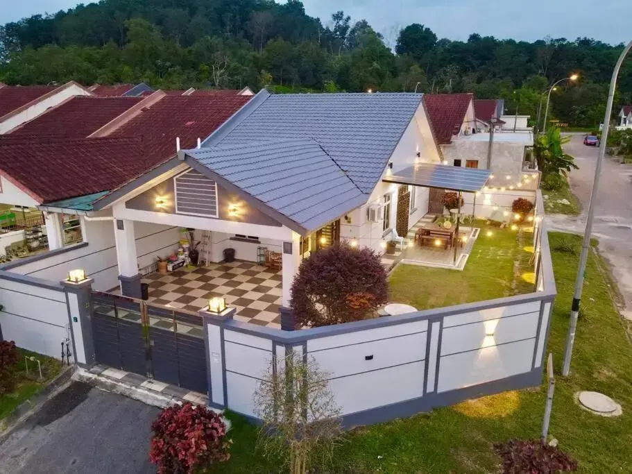 Timber Homestay - Mount Austin, Johor Bahru