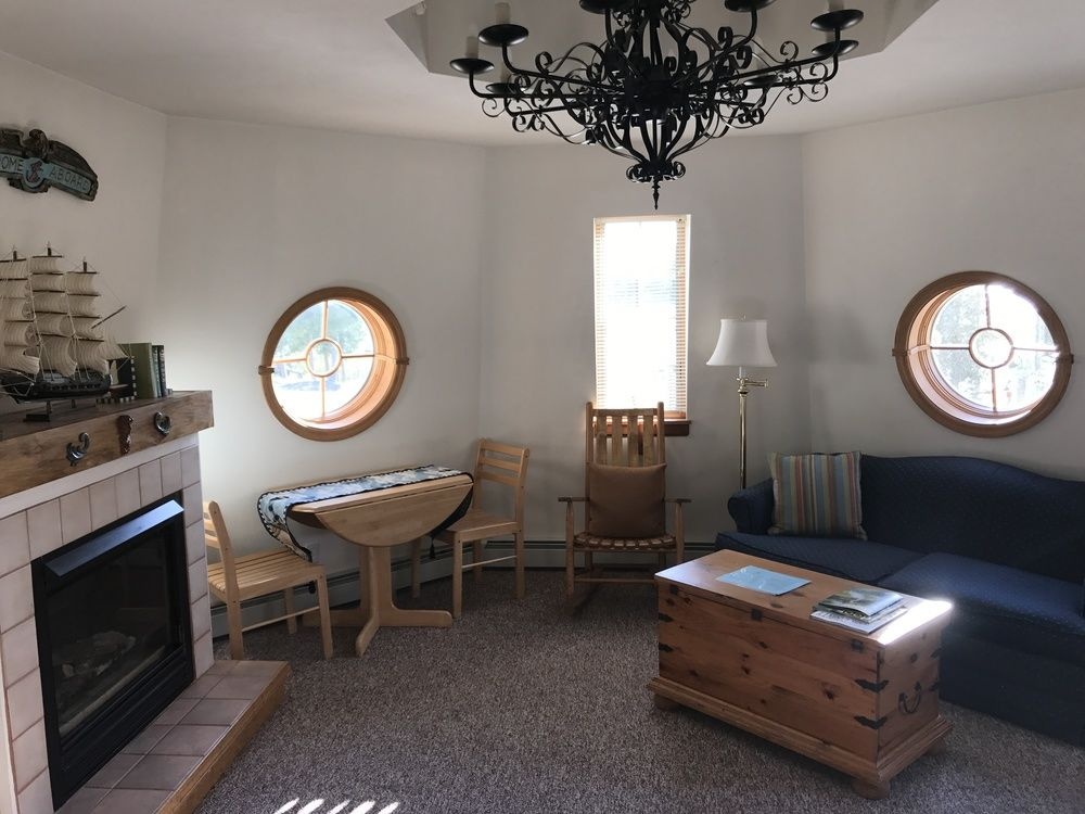 Harbor Light Inn — 2